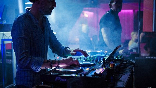 1639634120748395.jpg nightclub-6686682_640.jpg